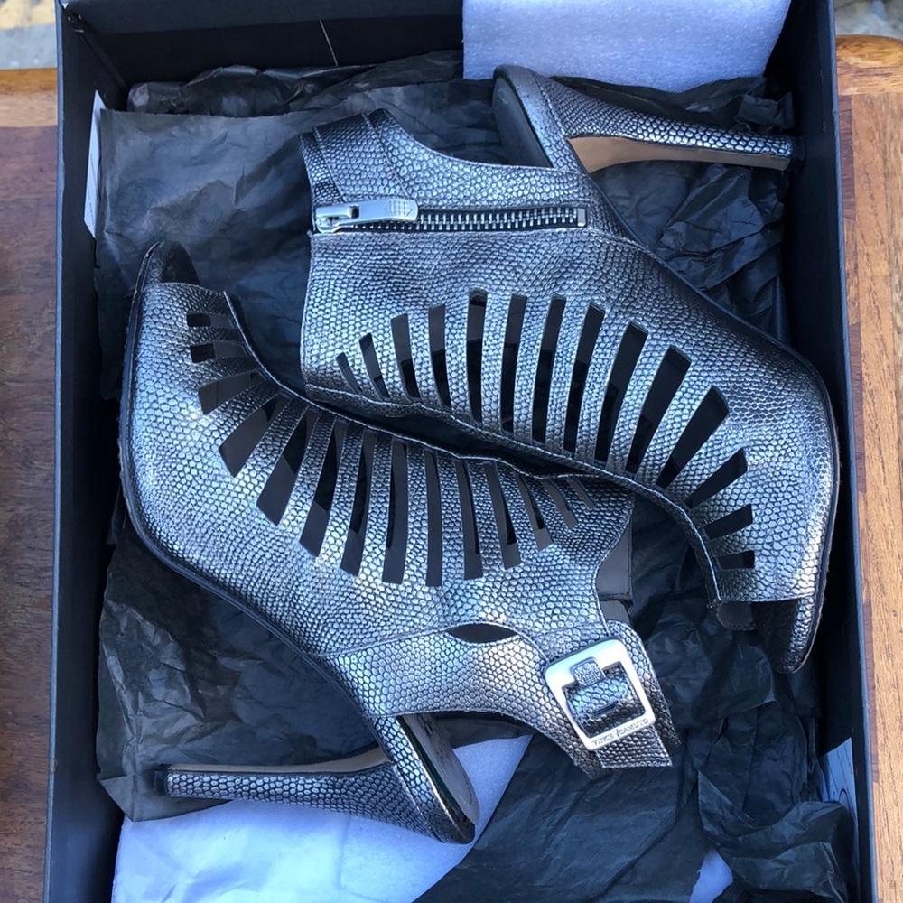 Vince Camuto 6.5 sandals